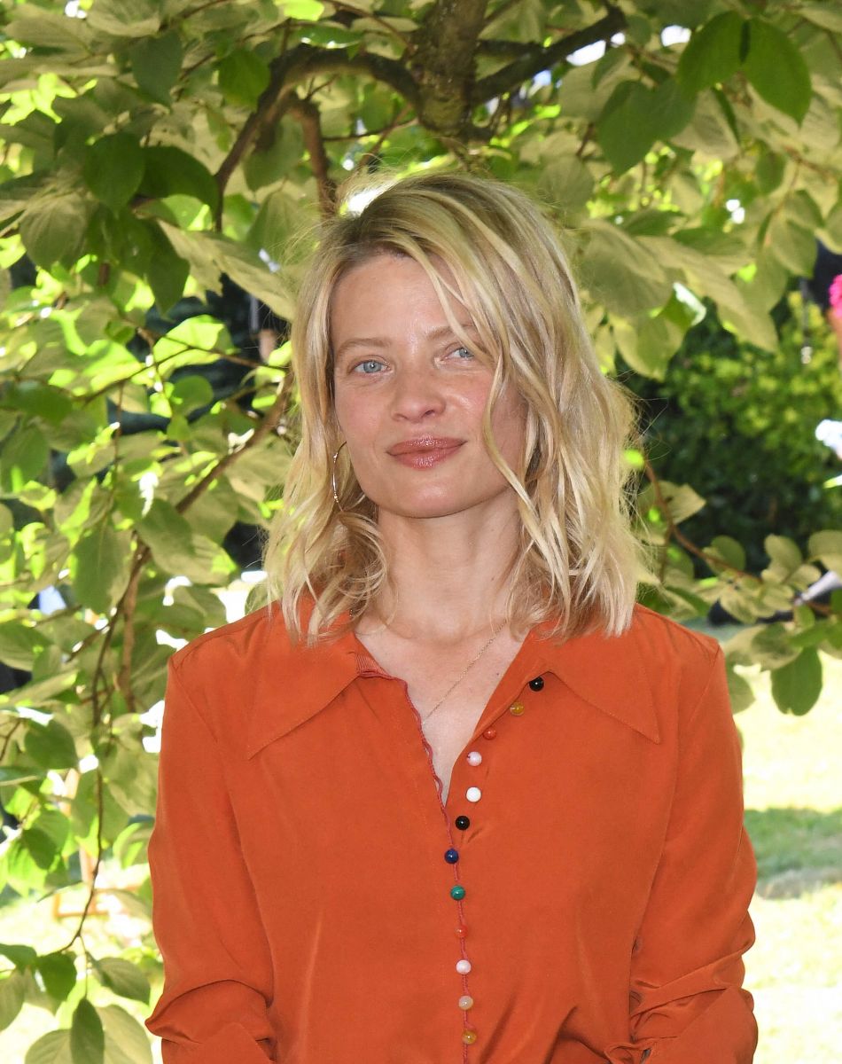 Mélanie Thierry lors du photocall du film "Une vraie famille" lors du 14ème festival du Film Francophone d'Angoulême, France, le 26 août 2021. © Coadic Guirec/Bestimage