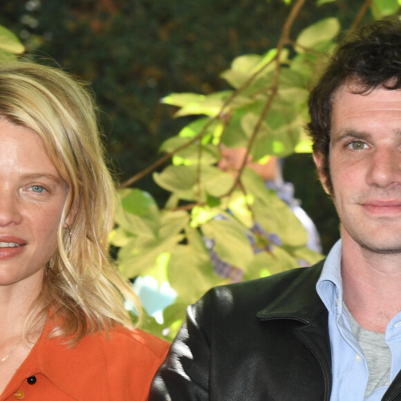 Mélanie Thierry et Félix Moati lors du photocall du film "Une vraie famille" lors du 14ème festival du Film Francophone d'Angoulême, France, le 26 août 2021. © Coadic Guirec/Bestimage