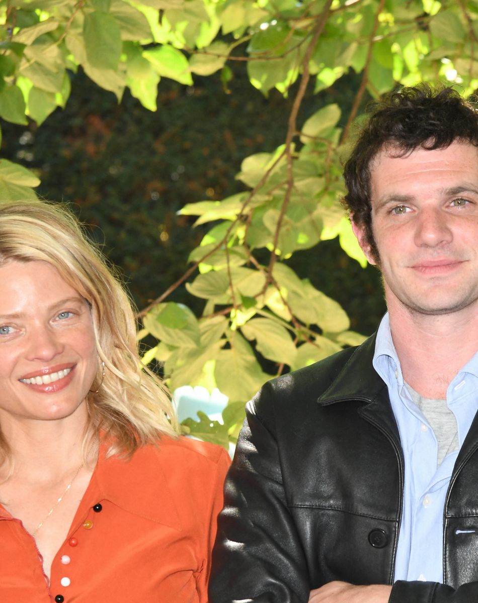 Mélanie Thierry et Félix Moati lors du photocall du film "Une vraie famille" lors du 14ème festival du Film Francophone d'Angoulême, France, le 26 août 2021. © Coadic Guirec/Bestimage