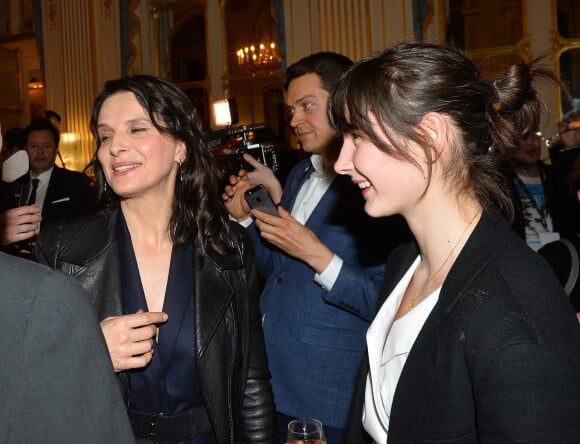 Exclusif - Juliette Binoche et sa fille Hannah Magimel - L'actrice reçoit le "French Cinema Award Unifrance" au ministère de la Culture à Paris, le 19 janvier 2018. © Veeren/Bestimage