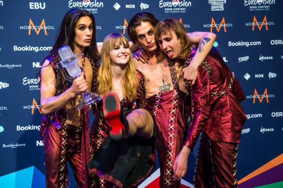 L'Italie a remporté le concours musical Eurovision 2021, devant la France et la Suisse, grâce à la performance puissante des rockeurs du groupe Måneskin à Rotterdam aux Pays-Bas le 22 mai 2021. 