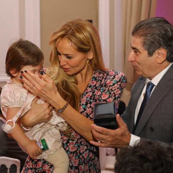 Adriana Karembeu, sa fille Nina Ohanian - Adriana reçoit la médaille Charles Aznavour à la soirée caritative organisée au Palais du Pharo, au profit de l'école arménienne Abovian. Marseille, le 26 octobre 2019. © Philippe Doignon / Bestimage 