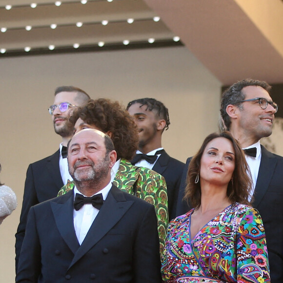 Kad Merad et sa compagne Julia Vignali - Montée des marches du film " OSS 117 : Alerte rouge en Afrique Noire " lors du 74ème Festival International du Film de Cannes. Le 17 juillet 2021 © Borde-Jacovides-Moreau / Bestimage