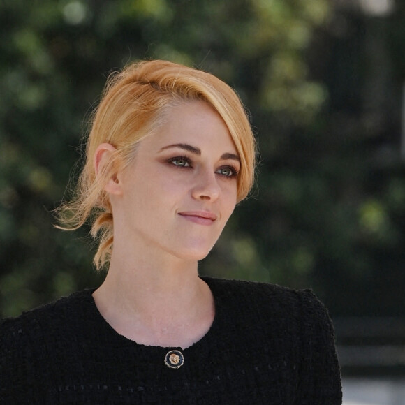 Kristen Stewart arrive à l'hôtel Excelsior lors du 78ème festival international du film de Venise, la Mostra. Le 3 septembre 2021.