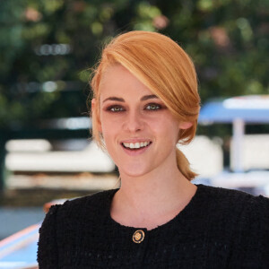 Kristen Stewart arrive à l'hôtel Excelsior lors du 78ème festival international du film de Venise, la Mostra. Le 3 septembre 2021.