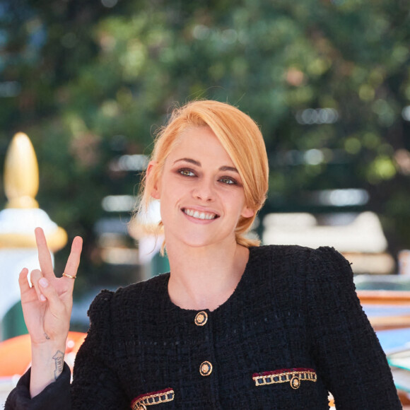 Kristen Stewart arrive à l'hôtel Excelsior lors du 78ème festival international du film de Venise, la Mostra. Le 3 septembre 2021.