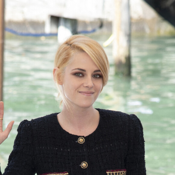Kristen Stewart au photocall du film "Spencer" en compétition au 78e Festival du Film International de Venise (la Mostra de Venise). Venise, le 3 septembre 2021.