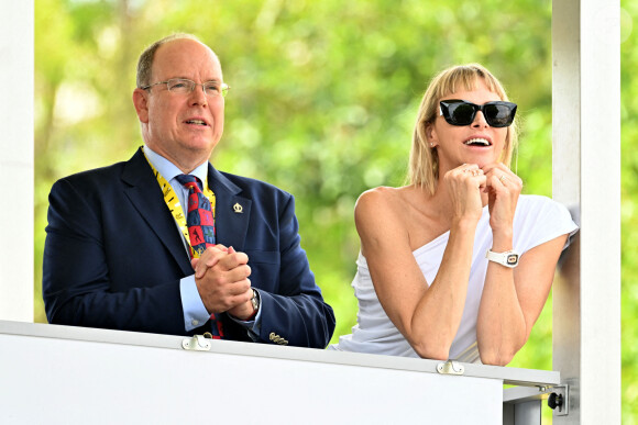 Le prince Albert II de Monaco et la princesse Charlene durant le 1er jour du Tour de France 2020 à Nice, le 29 août 2020. © Bruno Bebert / Bestimage