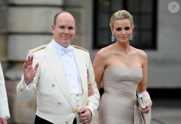 Le prince Albert de Monaco et Charlene Wittstock au mariage de la princesse Victoria de Suède avec Daniel Westling à Stockholm en 2010.