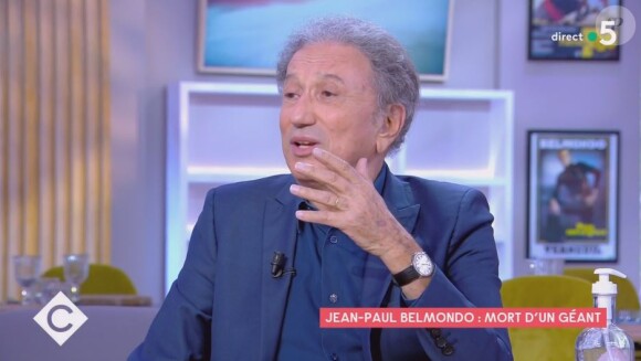 Michel Drucker évoque son ami Jean-Paul Belmondo, mort le 6 septembre 2021 - émission "C à vous" sur France 5
