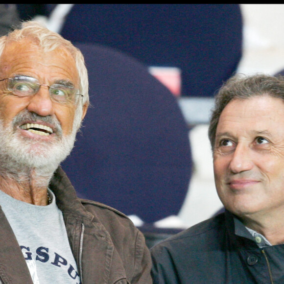 Jean-Paul Belmondo et Michel Drucker à un match opposant le PSG à l'OM, au Parc des Princes © Guillaume Gaffiot/Bestimage