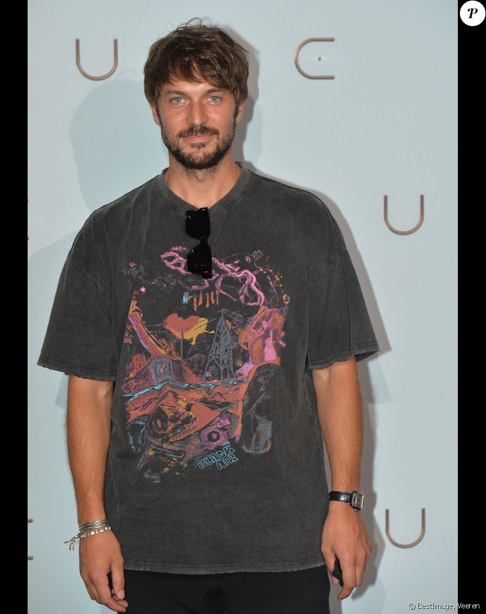Lucas Bravo Projection du film "Dune" au cinéma Le Grand Rex à Paris, le 6 septembre 2021. © Veeren/Bestimage