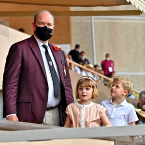 Le prince Albert II de Monaco et ses enfants Jacques et Gabriella durant la dernière journée du World Rugby Sevens Repechage tournament qui se déroule au Stade Louis II. © Bruno Bebert/Bestimage 