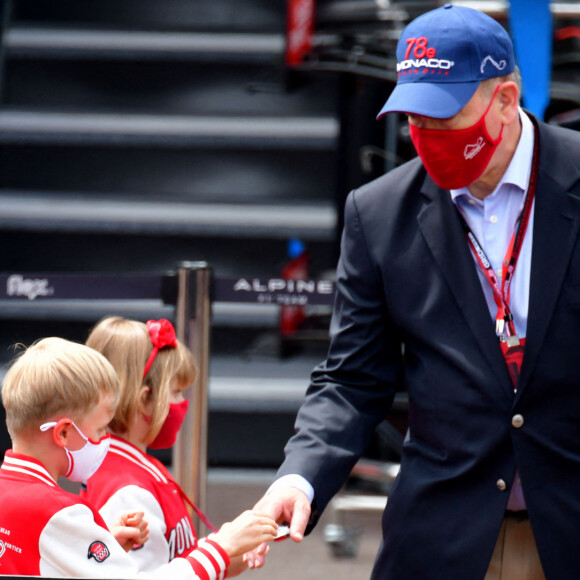 Le prince Albert II de Monaco a visité avec ses enfants, le prince héréditaire Jacques et sa soeur la princesse Gabriella, les stands avant les essais officiels du 78eme Grand Prix de F1 de Monaco le 22 mai 2021. © Bruno Bebert/Bestimage