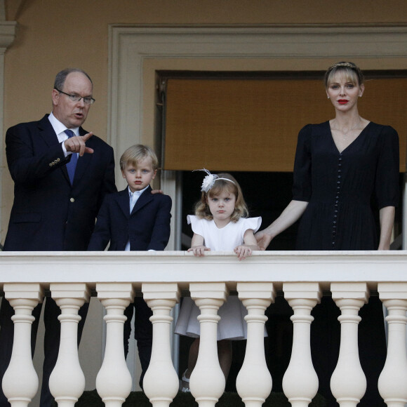 Le prince Albert II de Monaco, la princesse Charlène et leurs enfants le prince Jacques et la princesse Gabriella au feu de la Saint Jean dans la cours du palais princier à Monaco. © Dylan Meiffret / Nice Matin / Bestimage
