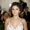 Selena Gomez orange au Met Gala : la star humiliée... à cause de sa crème auto-bronzante !