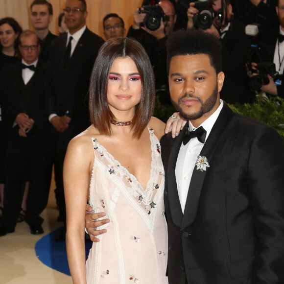 Selena Gomez et son ex-compagnon The Weeknd arrivent au MET Gala 2017 sur le thème de "Rei Kawakubo/Comme des Garçons: Art Of The In-Between" à New York, le 1er mai 2017.