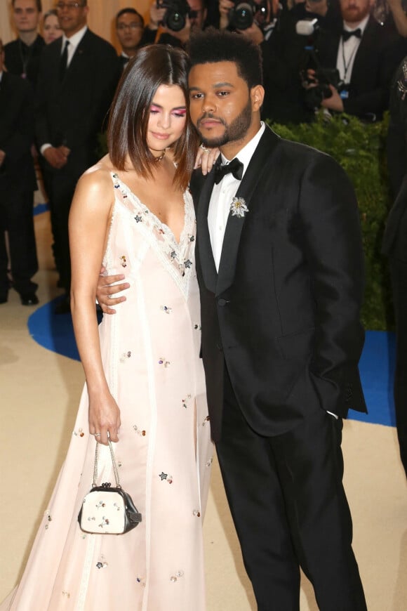 Selena Gomez et son ex-compagnon The Weeknd arrivent au MET Gala 2017 sur le thème de "Rei Kawakubo/Comme des Garçons: Art Of The In-Between" à New York, le 1er mai 2017.