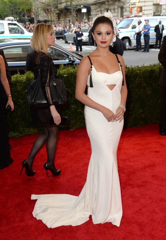 Selena Gomez assiste au Met Gala 2015 au Metropolitan Museum of Art. New York, le 4 mai 2015.