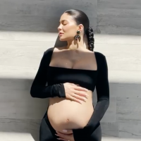 Kylie Jenner enceinte : robe en cuir à New York, première sortie après la grande annonce