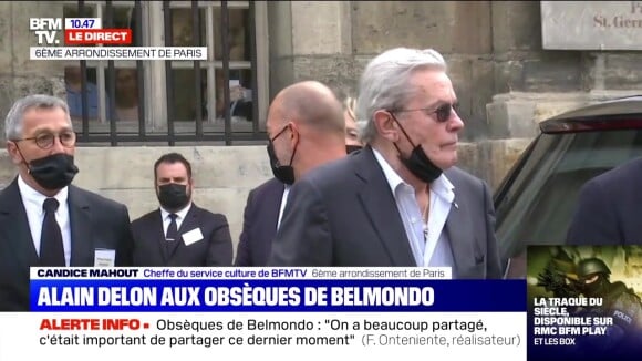 Alain Delon arrive aux obsèques de Jean-Paul Belmondo, en l'église Saint-Germain-des-Près, à Paris.