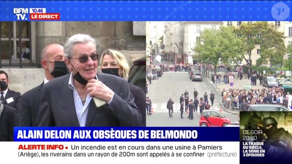 Alain Delon arrive aux obsèques de Jean-Paul Belmondo, en l'église Saint-Germain-des-Près, à Paris. Le 10 septembre 2021.