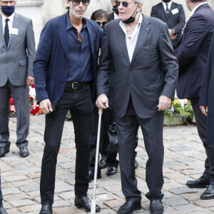 Alain Delon et son fils Anthony - Obsèques de Jean-Paul Belmondo en l'église Saint-Germain-des-Prés, à Paris. Le 10 septembre 2021. © Cyril Moreau / Bestimage