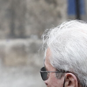 Alain Delon et son fils Anthony - Obsèques de Jean-Paul Belmondo en l'église Saint-Germain-des-Prés, à Paris. Le 10 septembre 2021. © Cyril Moreau / Bestimage