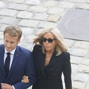 Emmanuel Macron et Brigitte Macron - Cérémonie d'hommage national à Jean-Paul Belmondo à l'Hôtel des Invalides à Paris. Le 9 septembre 2021. © Dominique Jacovides/Bestimage