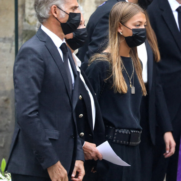 Paul Belmondo, Stella Belmondo - Obsèques de Jean-Paul Belmondo en l'église Saint-Germain-des-Prés, à Paris le 10 septembre 2021. © Dominique Jacovides / Bestimage 