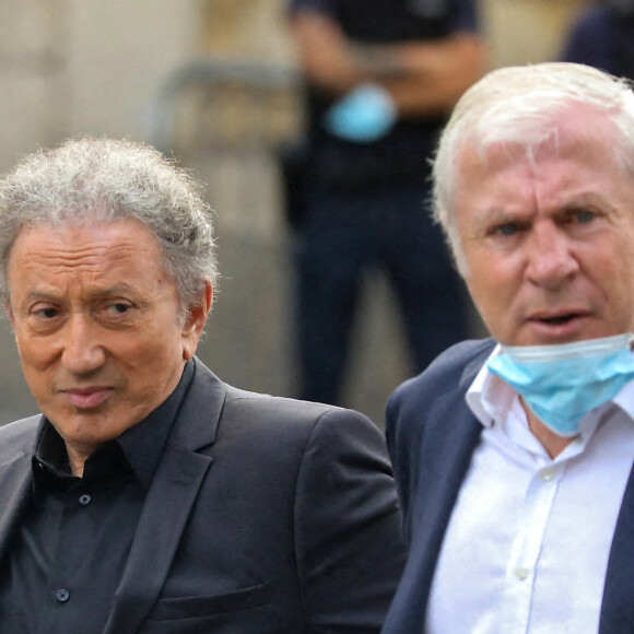 Michel Drucker, Luis Fernandez - Obsèques de Jean-Paul Belmondo en l'église Saint-Germain-des-Prés, à Paris le 10 septembre 2021. © Dominique Jacovides / Bestimage 