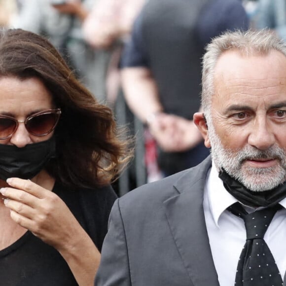 Antoine Duléry et sa femme Pascale Pouzadoux - Obsèques de Jean-Paul Belmondo en l'église Saint-Germain-des-Prés, à Paris le 10 septembre 2021. © Cyril Moreau / Bestimage