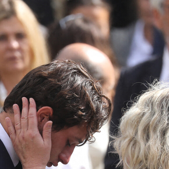 Victor, Giacomo et Luana Belmondo - Sorties - Obsèques de Jean-Paul Belmondo en l'église Saint-Germain-des-Prés, à Paris le 10 septembre 2021. © Dominique Jacovides / Bestimage