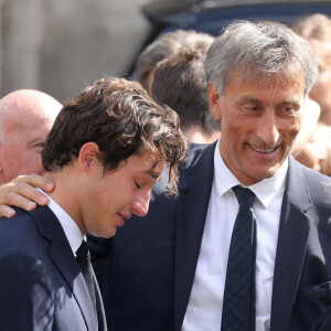 Giacomo et Luana Belmondo et guest à la sortie de l'église Saint-Germain-des-Prés, à Paris le 10 septembre 2021. © Dominique Jacovides / Bestimage 