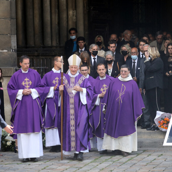 Paul Belmondo, Florence Belmondo, Victor et Giacomo Belmondo - Sorties - Obsèques de Jean-Paul Belmondo en l'église Saint-Germain-des-Prés, à Paris le 10 septembre 2021. © Dominique Jacovides / Bestimage