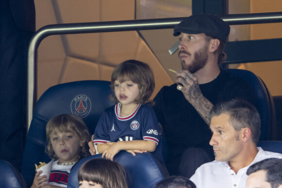 Sergio Ramos, sa femme Pilar Rubio et leurs enfants - People en tribune lors de la rencontre de football Paris Saint Germain PSG contre Clermont (4-0) au Parc des Princes à Paris le 11 septembre 2021 