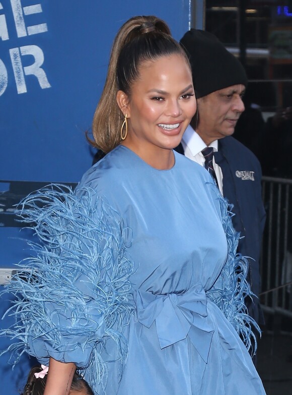 Chrissy Teigen et sa fille Luna sortent des studios de Good Morning America et rentrent à leur appartement à New York , le 19 février 2020