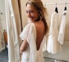 Laura Smet habillée d'une robe Delphine Manivet lors de son mariage religieux avec Raphaël Lancrey-Javal célébré le 15 juin 2019 en l'église Notre-Dame des Flots, à Lège-Cap-Ferret. Le même jour que l'anniversaire de Johnny Hallyday.