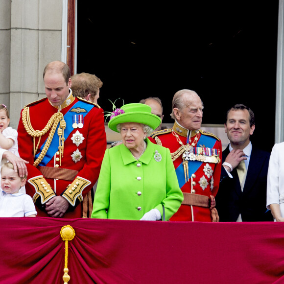 Kate Catherine Middleton, duchesse de Cambridge, la princesse Charlotte, le prince George, le prince William, la reine Elisabeth II d'Angleterre, le prince Philip, duc d'Edimbourg, la comtesse Sophie de Wessex, Lady Louise Windsor, James Mountbatten-Windsor - La famille royale d'Angleterre au balcon du palais de Buckingham lors de la parade "Trooping The Colour" à l'occasion du 90ème anniversaire de la reine. Le 11 juin 2016