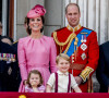 La reine Elisabeth II d'Angleterre, le prince Philip, duc d'Edimbourg, Catherine Kate Middleton, duchesse de Cambridge, la princesse Charlotte, le prince George et le prince William, duc de Cambridge - La famille royale d'Angleterre au balcon du palais de Buckingham pour assister à la parade "Trooping The Colour" à Londres.