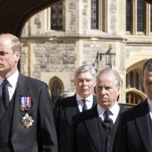 Le prince Andrew, duc d'York, le prince Edward, comte de Wessex, le prince William, duc de Cambridge, Peter Phillips, le prince Harry, duc de Sussex, David Armstrong-Jones, comte de Snowdon, Sir Timothy Laurence - Arrivées aux funérailles du prince Philip, duc d'Edimbourg à la chapelle Saint-Georges du château de Windsor, le 17 avril 2021.