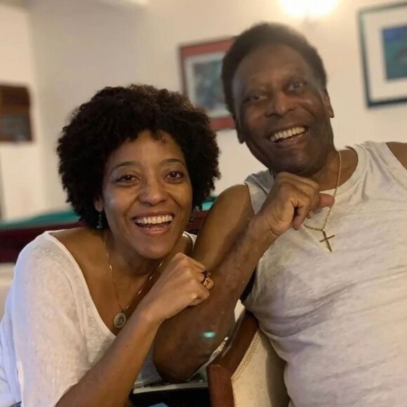 Pelé avec sa fille Kely Nascimento en août 2021.