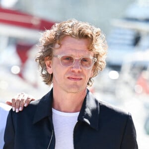 Leila Bekhti, Alex Lutz - Photocall lors du Festival de la Fiction de La Rochelle. Le 17 septembre 2021