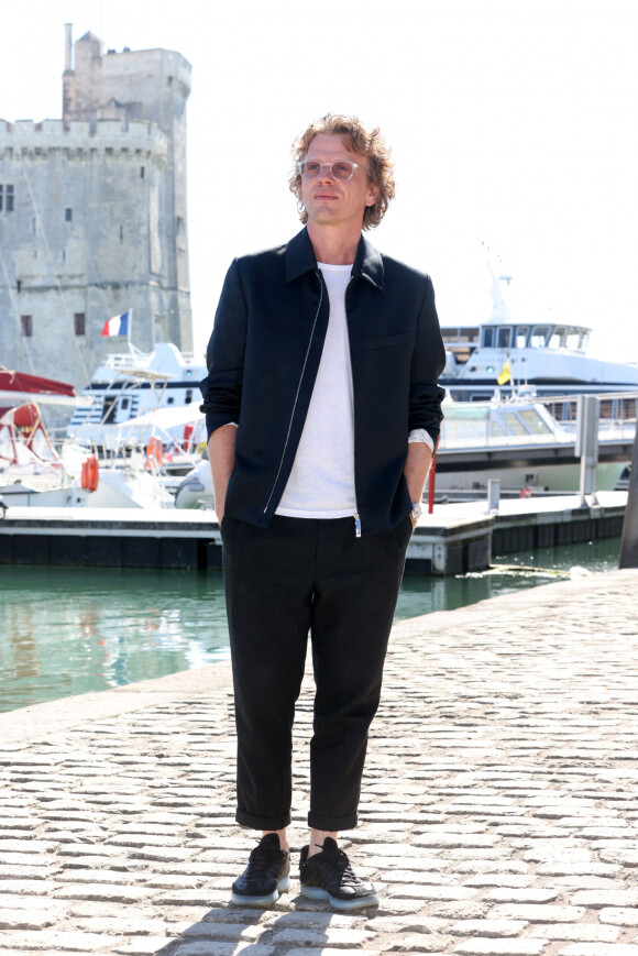 Alex Lutz - "La vengeance au triple galop" - Photocall lors du Festival de la Fiction de La Rochelle. Le 17 septembre 2021 © Jean-Marc Lhomer / Bestimage