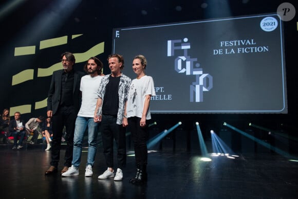 Emmanuel Georges, Arthur Sanigou, Alex Lutz, Audrey Lamy (Meilleure comédie pour "La vengeance au triple galop") - Soirée de clôture du Festival de la Fiction de La Rochelle. Le 18 septembre 2021