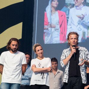 Arthur Sanigou, Audrey Lamy, Alex Lutz (Meilleure comédie pour "La vengeance au triple galop") - Soirée de clôture du Festival de la Fiction de La Rochelle. Le 18 septembre 2021