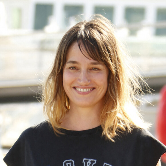 Marie Gillain de "A la folie" - Photocall lors du Festival de la Fiction de La Rochelle. Le 15 septembre 2021 © Christophe Aubert via Bestimage