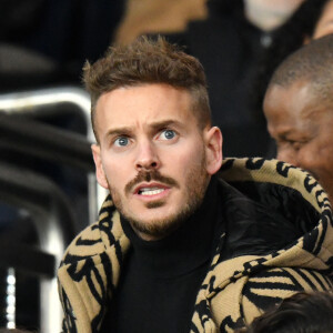 Matt Pokora (M. Pokora) dans les tribunes du parc des Princes lors du match de football de ligue 1, opposant le Paris Saint-Germain (PSG) contre l'Olympique de Marseille (OM) à Paris, France, le 17 mars 2019. Le PSG a gagné 3-1. 