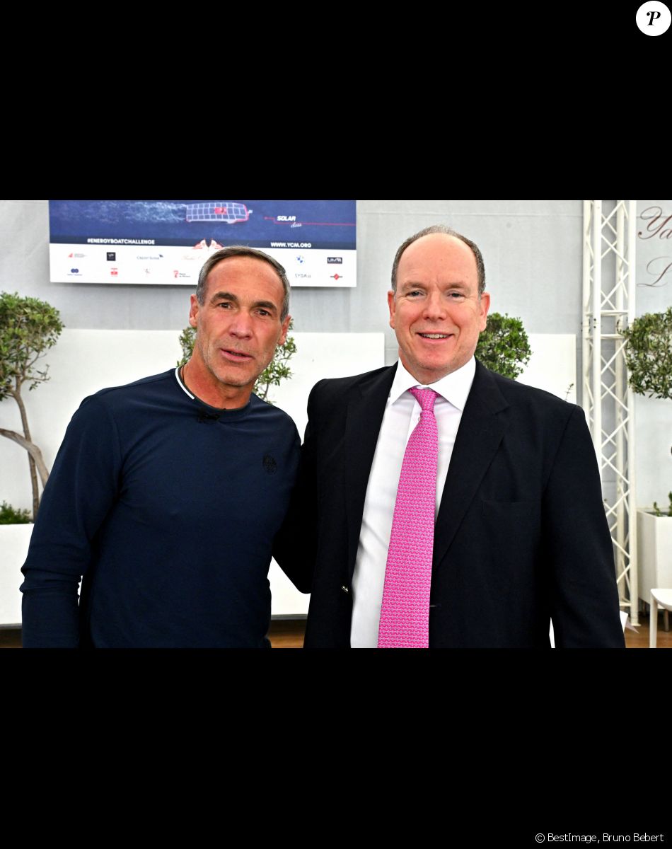 Mike Horn, l'explorateur aventurier, et le prince Albert II de Monaco au Yacht Club de Monaco, le 25 mars 2021. © Bruno Bebert/Bestimage