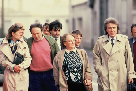 Monique Villemin (mère de Jean-Marie Villemin), l'avocat Paul Lombard et Michel Villemin (frère de Jean-Marie Villemin) lors d'une reconstitution. Le 14 octobre 1987.